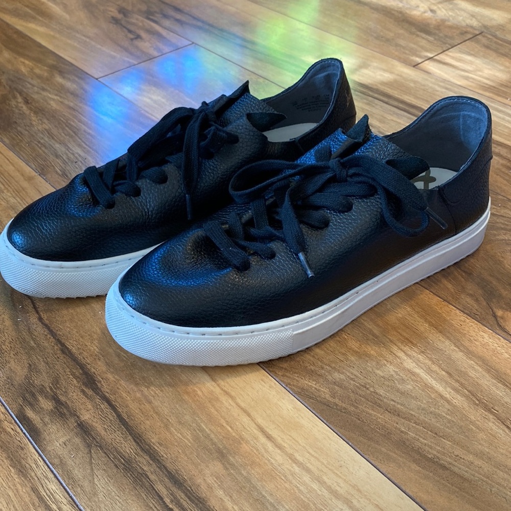 Sam Edelman Poppy leather lace up black sneaker EUC worn once!!! Gorgeous size 9